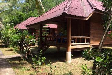 پانسیون Namtok Bungalows