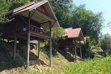 پانسیون Namtok Bungalows