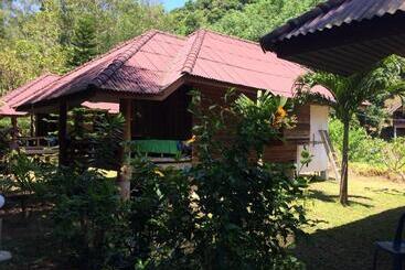 پانسیون Namtok Bungalows