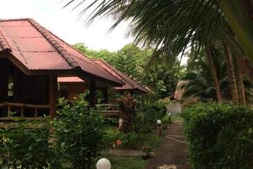 پانسیون Namtok Bungalows
