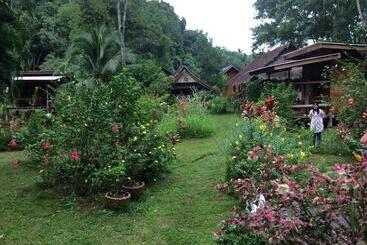 پانسیون Namtok Bungalows