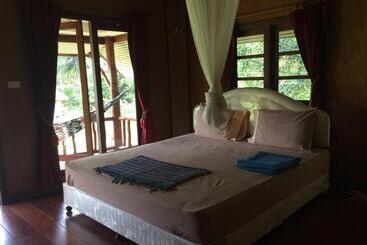 پانسیون Namtok Bungalows