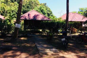 پانسیون Namtok Bungalows