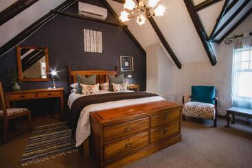 پانسیون Cypress Cottage Guest House