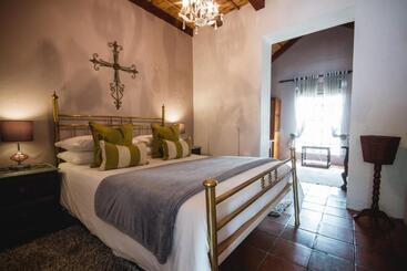 پانسیون Cypress Cottage Guest House