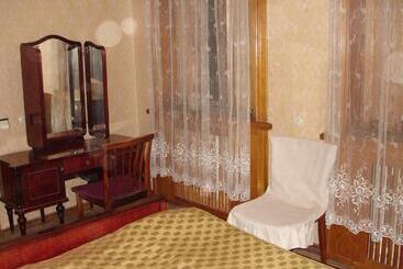 پانسیون Guest House Deda Lali