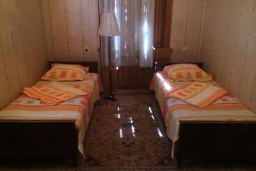پانسیون Guest House Deda Lali