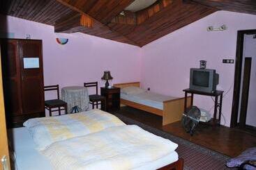 پانسیون Guest House Gaja