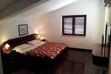 پانسیون Villa Sara Guesthouse