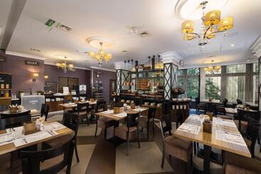 Carlton Hotel Buda Castle