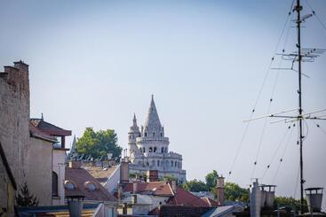 Carlton Hotel Buda Castle