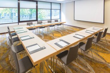 هتل Courtyard By Marriott Düsseldorf Seestern