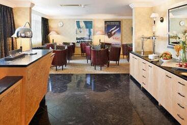 هتل Crowne Plaza Liverpool John Lennon Airport, An Ihg