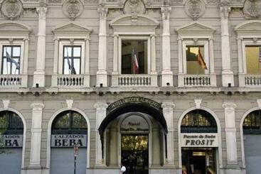 هتل Diego De Almagro Santiago Centro