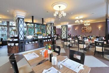 Carlton Hotel Buda Castle