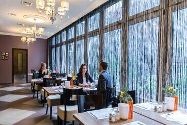Carlton Hotel Buda Castle
