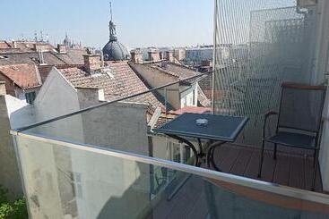 Carlton Hotel Buda Castle