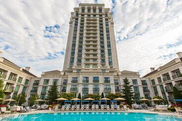 هتل Grand America