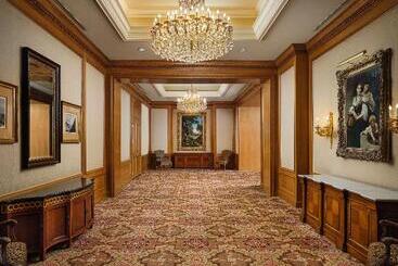 هتل Grand America