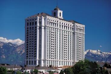 هتل Grand America