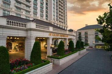 هتل Grand America
