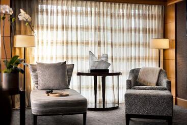 هتل Grand America