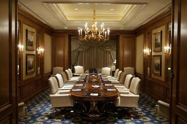 هتل Grand America