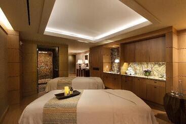 هتل Grand America