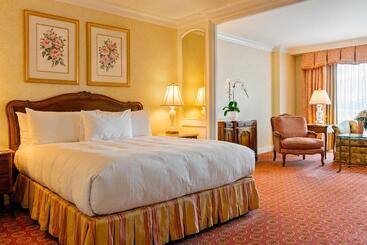 هتل Grand America
