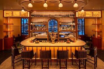 هتل Grand America