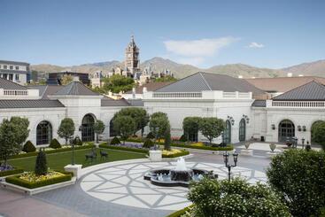 هتل Grand America