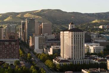 هتل Grand America