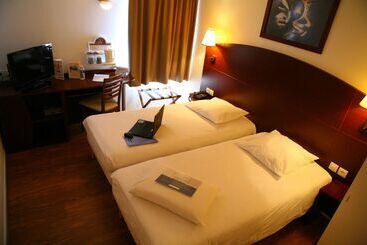 هتل Kyriad Chateauroux