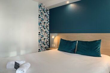هتل Kyriad Chateauroux  Saint Maur