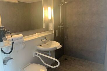 هتل Kyriad Chateauroux Saint Maur