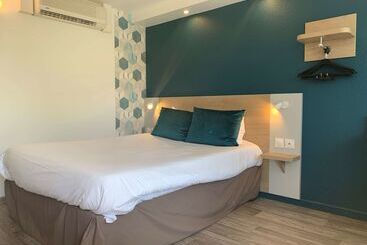 هتل Kyriad Chateauroux  Saint Maur
