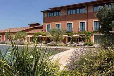 هتل Peralada Wine Spa & Golf