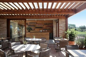 هتل Peralada Wine Spa & Golf