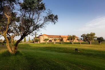 هتل Peralada Wine Spa & Golf