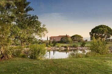 هتل Peralada Wine Spa & Golf