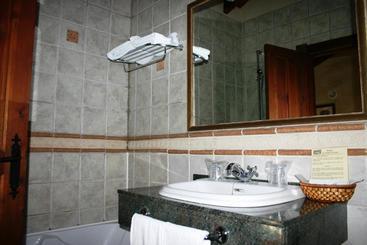 هتل Posada La Venta De Quijas