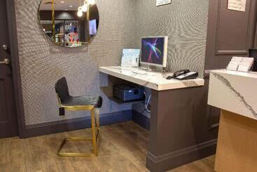 هتل Quality Inn & Suites