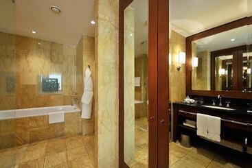 هتل Regent Warsaw