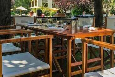 ホテル Restaurant Pessets & SPA