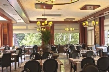 ホテル Restaurant Pessets & SPA