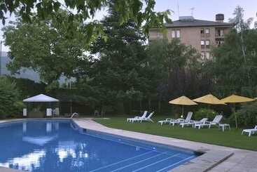 ホテル Restaurant Pessets & SPA