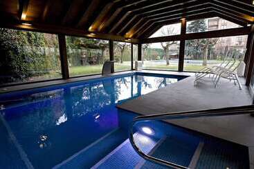 ホテル Restaurant Pessets & SPA