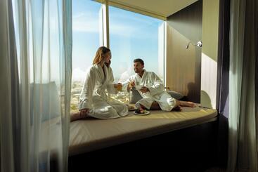 هتل Towers Rotana   Dubai