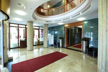 اقامتگاه Lindner Hotel Frankfurt Main Plaza, Part Of Jdv By Hyatt