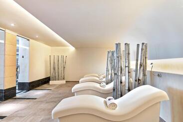 The St. Regis Mardavall Mallorca Resort